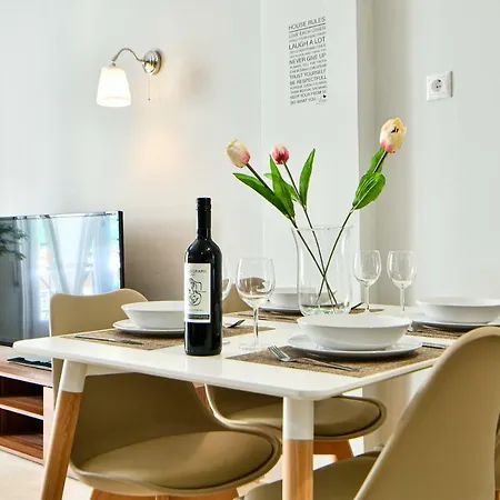 Renovated Flat In Perfect Location *