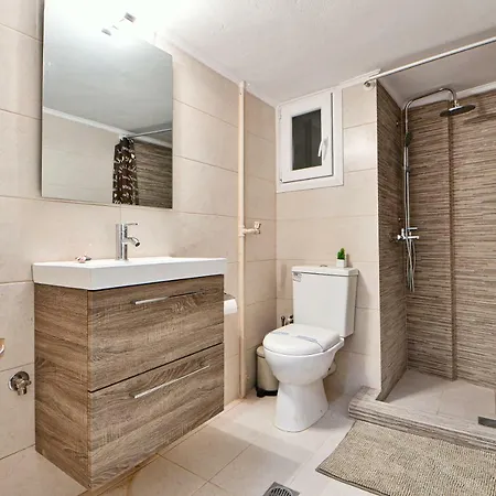 Renovated Flat In Perfect Location アテネ